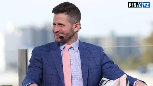 FieldYatesh's tweet photo. Developing: If Patriots HC Mike Vrabel does indeed choose to resign, ESPN Analyst Dan Orlovsky is the favorite to be his replacement. https://t.co/OmpyjYIVyK