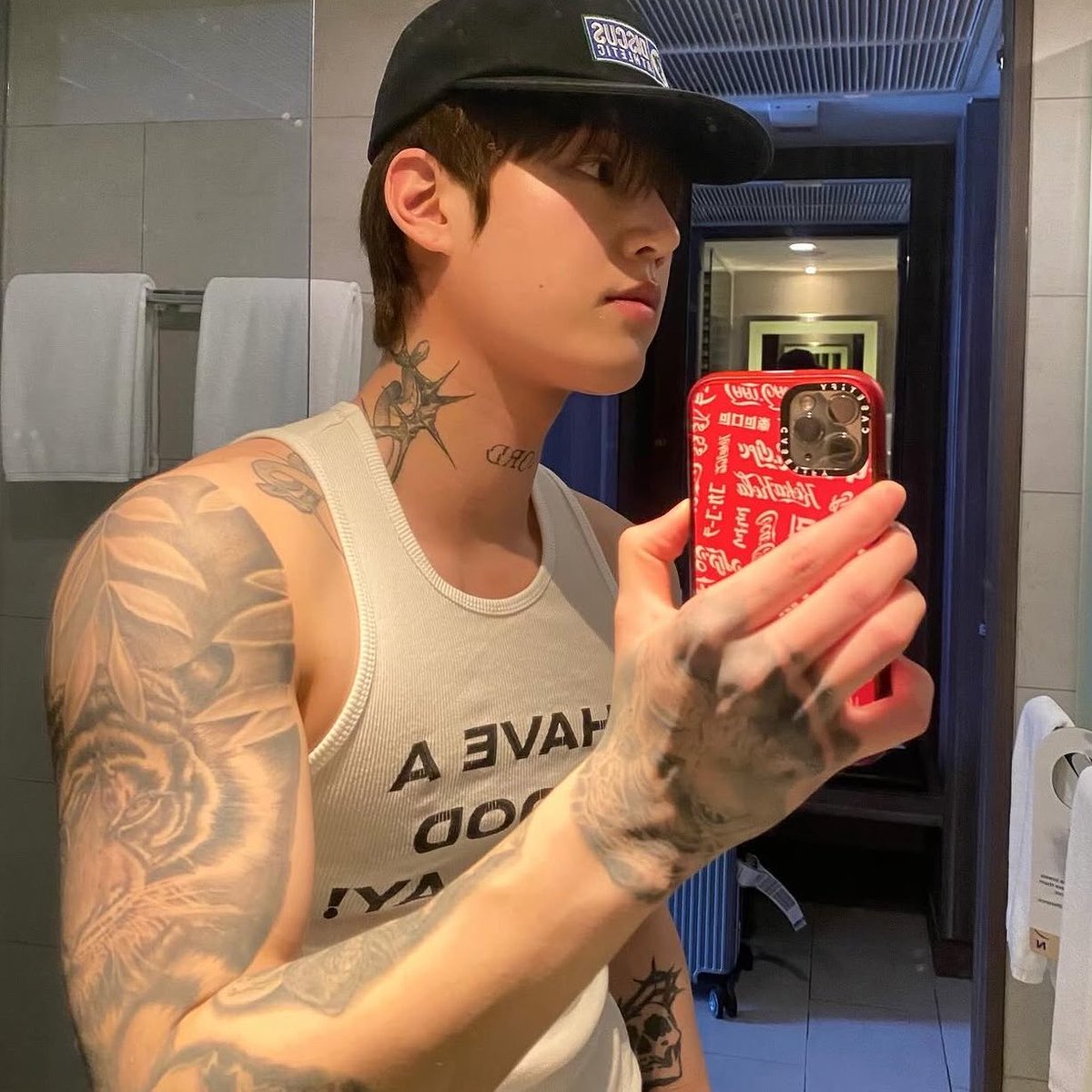 lottie #GLOW tweet media