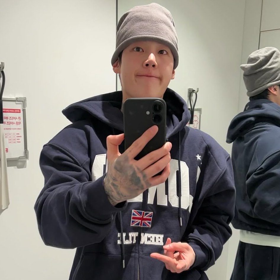 lottie #GLOW tweet media