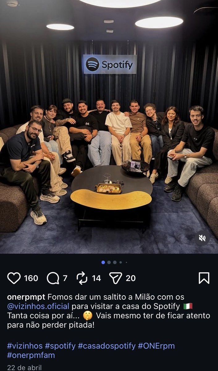 Os Napa com um sucesso internacional GIGANTESCO não tiveram sequer direito a isto no pico do sucesso da Deslocado. 
Já estes, que usam e abusam de IA para as suas criações artísticas, é isto. 

Os padrinhos destes tonos são alguém MUITO INFLUENTE, não há outra explicação.