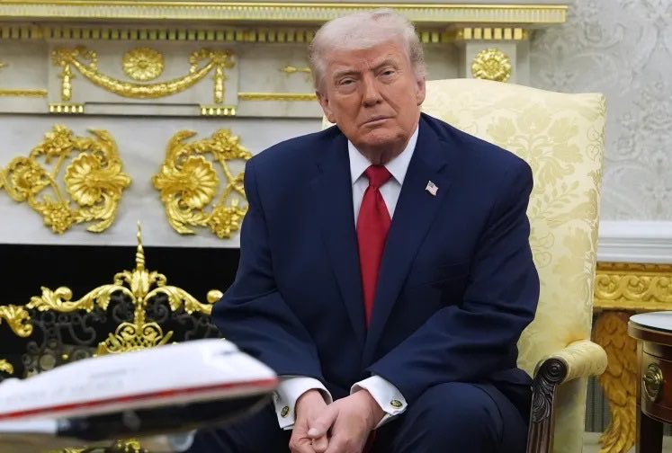 ترامب يتحدث عن مساعدة ستارمر ويدعو إيران للاستسلام