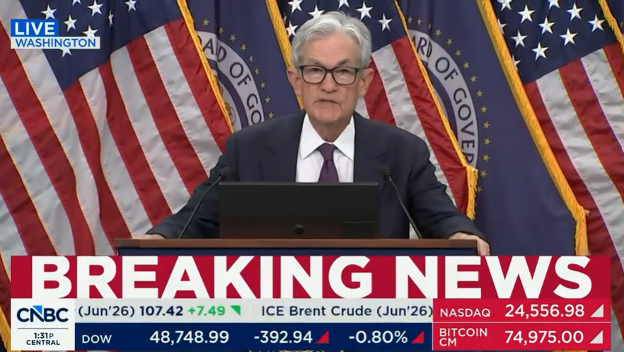 classcnbc's tweet image. ++La #Fed lascia i tassi fermi, Jerome #Powell in conferenza stampa: "Questa è la mia ultima conferenza stampa come presidente della Fed. Voglio congratularmi con Kevin Warsh. La Fed è un'istituzione resiliente e composta da membri capaci che lavorano con dedizione. Ho saputo che