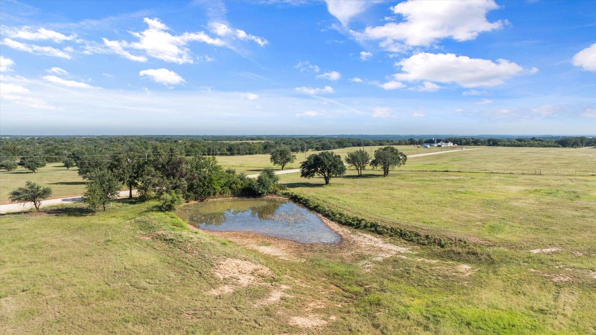 STEPHENVILLE, NORTH TEXAS. 7.3 acs of land in Trinity Ridge subdivision, a horse-friendly community w/low restrictions &amp; water well. Great soil for horses. Mins to 377 Arena &amp; Tarleton State University. $294K #txhorseproperties #stephenvilletx #northtexas tinyurl.com/1610Stephenvil…