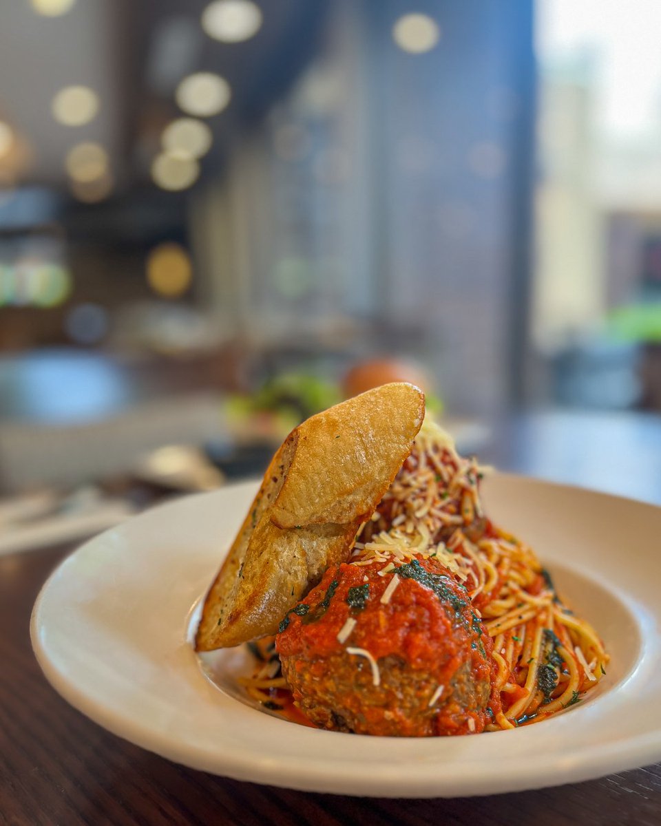 SheratonYVR's tweet photo. Oversized, flavour packed, and made to impress! Join us in the lobby this Friday and have a taste of Harold’s famous house-made meatballs.

#vancouverevents #yvrevents #richmondbc #vancouverhotels #gatheringsbysheraton https://t.co/3DC1Arsk6q