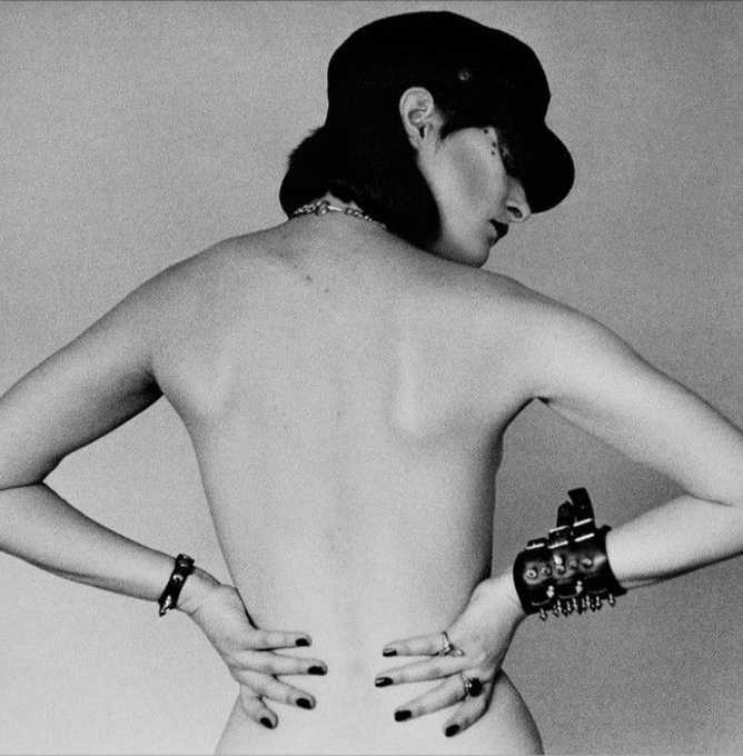 RuizVidal7's tweet photo. Siouxsie Sioux   
Kyoto, 1982   
© Anton Corbijn https://t.co/QzSLN47i3o