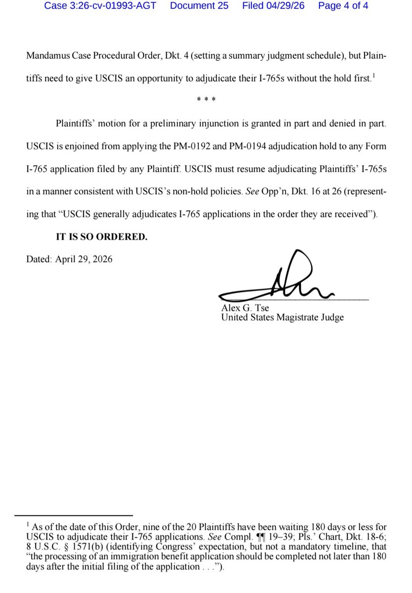 PressUnpause's tweet photo. 🚨ANOTHER VICTORY TODAY 04/29!🚨
Following our victories last week and on Monday, today Magistrate Judge Alex Tse ordered @USCISJoe @uscis to do their jobs and #PressUnpause on the #USCISpause for the plaintiffs from 🇮🇷🇻🇪🇨🇺🇳🇬 within 180 days. 
Monitor on https://t.co/8VTwpsmkAJ https://t.co/kaWt0swg4w
