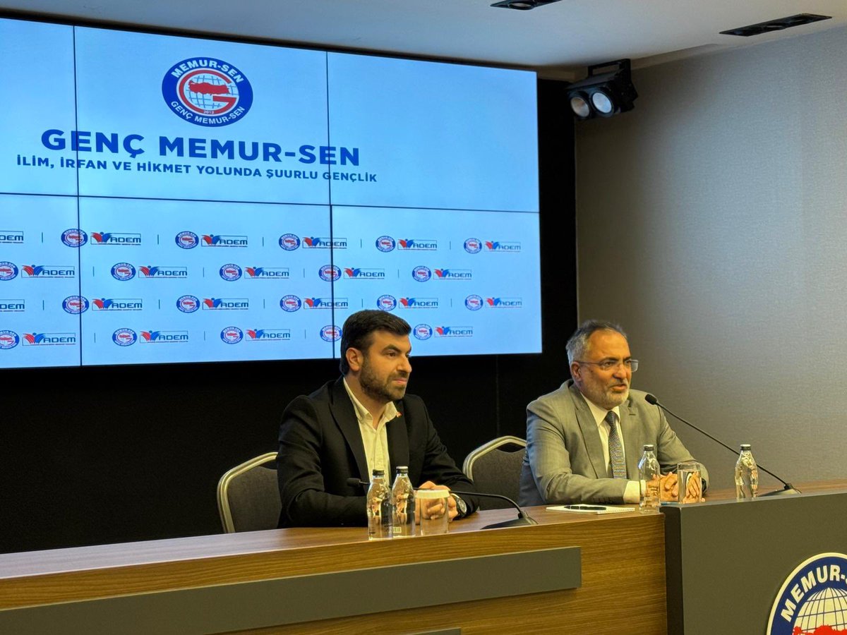 gencmemursen's tweet photo. “Bir Konu Bir Konuk” programımızda bu ay, Ankara Yıldırım Beyazıt Üniversitesi Rektörü Sn. @acengizkoseoglu hocamız bizlerleydi. 

Kıymetli tecrübelerini ve akademik perspektifini gençlerle buluşturduğu bu verimli sohbet için kendilerine teşekkür ediyoruz. 💯☺️ https://t.co/yuBC1bPbfX