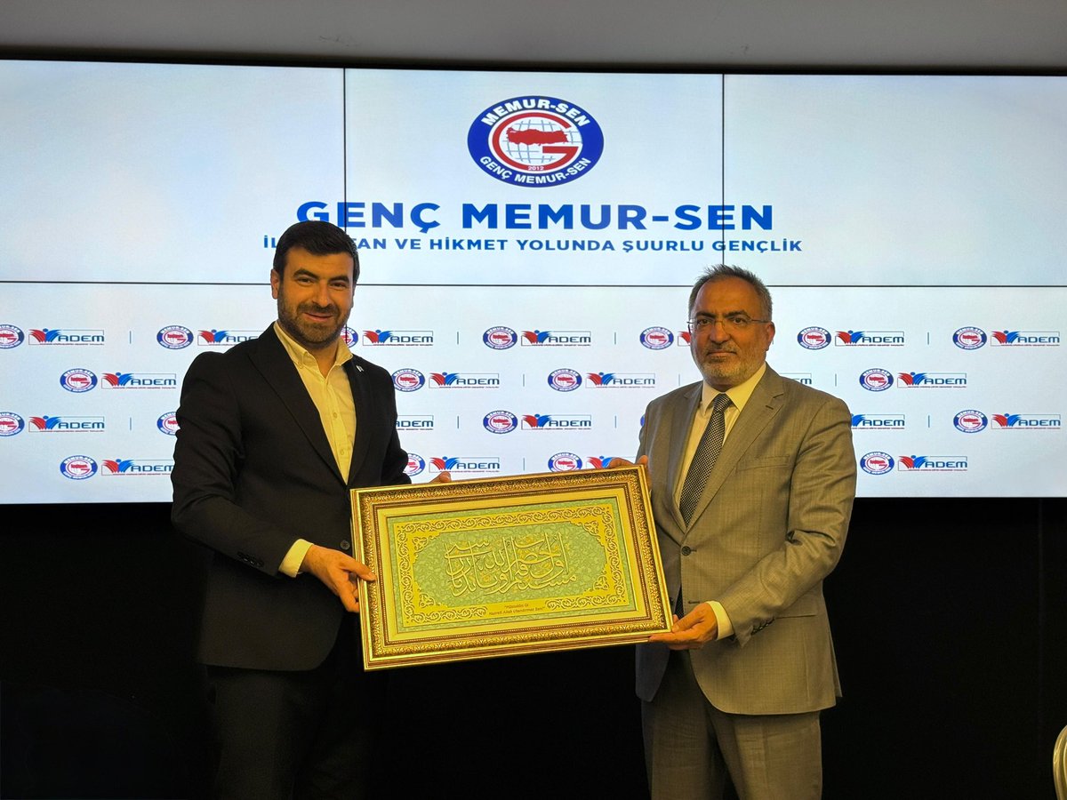 gencmemursen's tweet photo. “Bir Konu Bir Konuk” programımızda bu ay, Ankara Yıldırım Beyazıt Üniversitesi Rektörü Sn. @acengizkoseoglu hocamız bizlerleydi. 

Kıymetli tecrübelerini ve akademik perspektifini gençlerle buluşturduğu bu verimli sohbet için kendilerine teşekkür ediyoruz. 💯☺️ https://t.co/yuBC1bPbfX