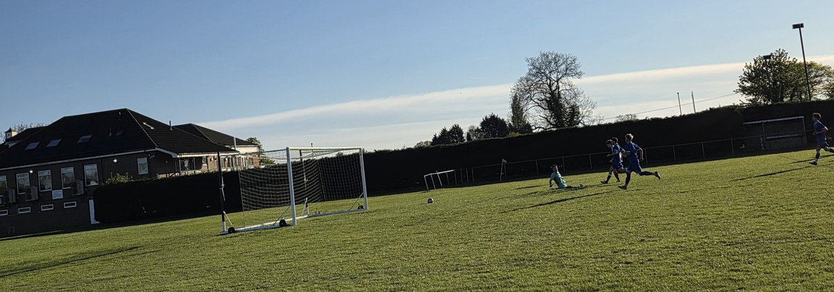 Around_FGround's tweet photo. A nice night for some step 7 football 

Game 102 Dunnington FC v Malt Shovel 
Common Road
York League Premier Division https://t.co/cuFspDmMsN
