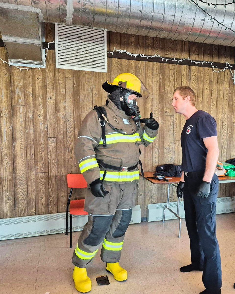IncendiesON's tweet photo. Offrir une formation spécialisée à travers la province. Le fin de semaine dernière, le CPO était à Ingolf pour les jours 1 et 2 de la formation en attaque extérieure en préparation pour la formation au tir réel à Kenora plus tard ce mois-ci!
Bravo aux équipes de Kerns et d'Hudson https://t.co/gSZjhh7nwp
