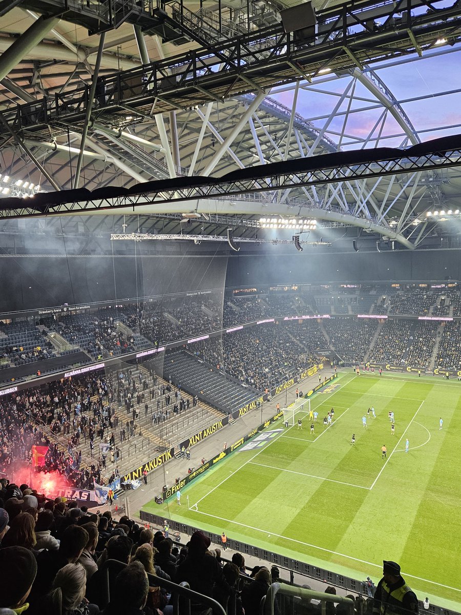 groundhopper_92's tweet photo. ⚫️🟡 AIK 0-1 Malmö FF 🔵⚪️

Ground 2️⃣9️⃣3️⃣
Game 9️⃣1️⃣ 2025/26
📅 Monday 27th April
🏟 Strawberry Arena
🏆 Allsvenskan 🇸🇪
👥 30,492

#groundhopper #groundhopping https://t.co/ojOPttR35U