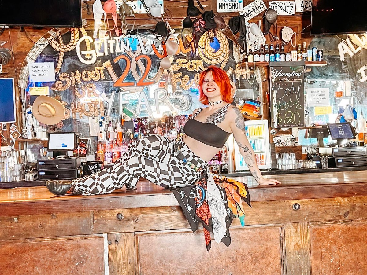 Midweek just got wild 🤠🔥
Wednesday nights hit different at Coyote Ugly Austin!!!   
Grab your crew… we’ll handle the rest 😏

coyoteuglysaloon.com/austin/ 

#coyoteuglyaustin #coyoteuglytexas #coyoteugly #coyoteuglysaloon