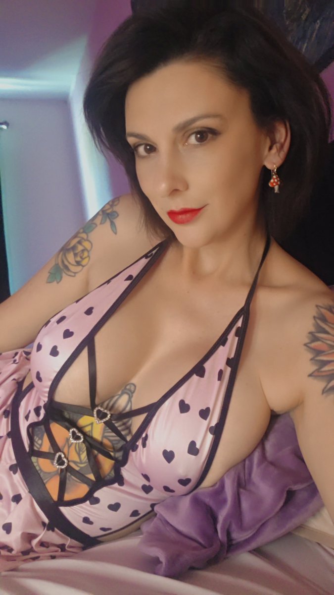 ArryVixen's tweet photo. Let's connect for an unforgettable experience!  #milf #privateshow #gfe https://t.co/7PlVDCSVTq