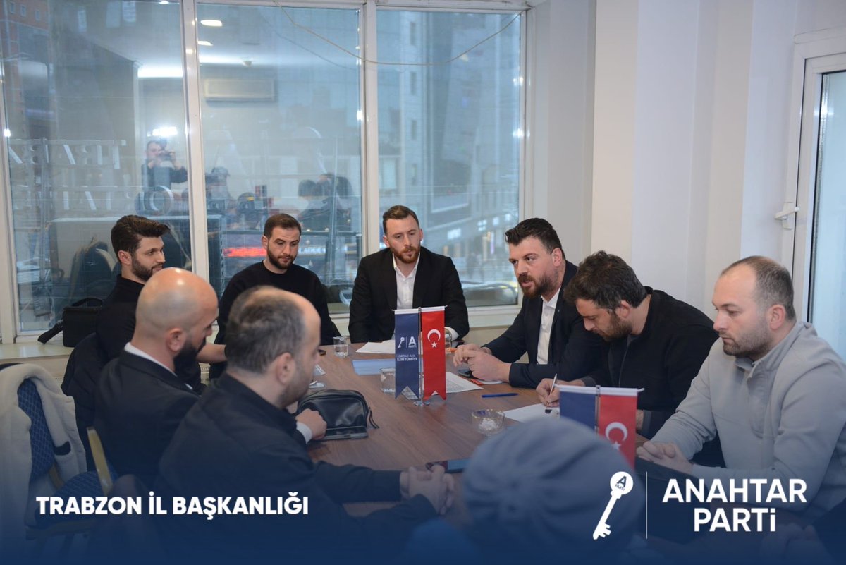 📍Medya Ve Tanıtım

Anahtar Parti Trabzon İl Medya ve Tanıtım olağan toplantımızı gerçekleştirdik.
İlçelerimizde görev yapan Medya ve Tanıtım Başkanlarımızla bir araya gelerek kapsamlı istişarelerde bulunduk.