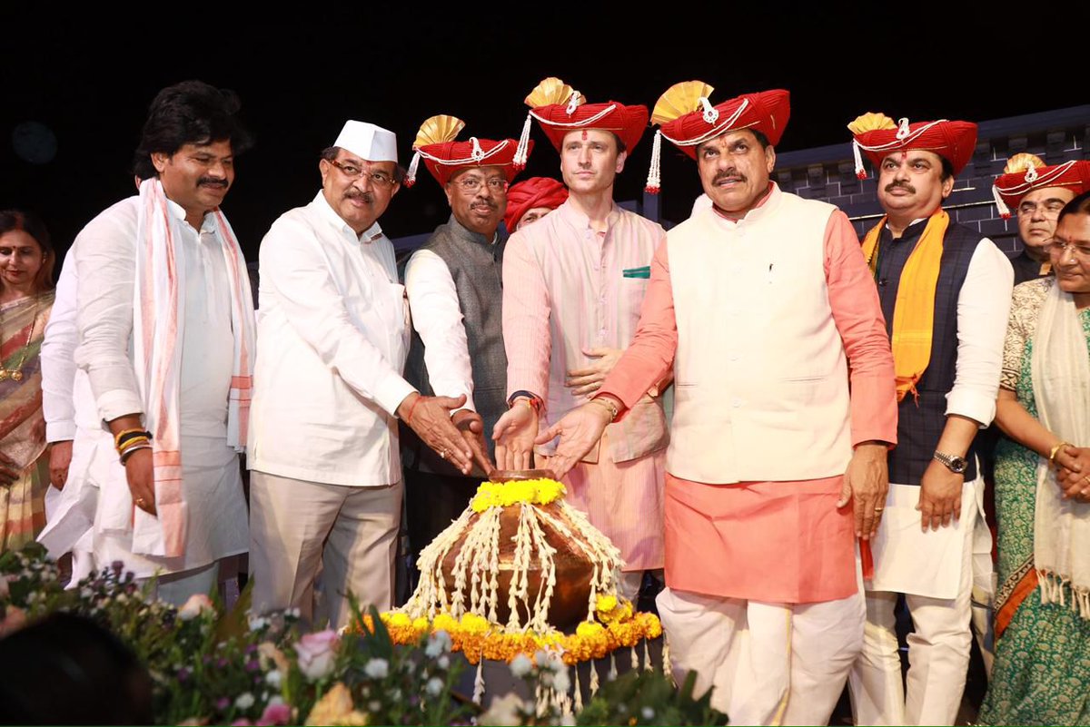 जलव्यवस्थापन आणि बारव-निर्मितीच्या माध्यमातून संपूर्ण देशाला दिशा देणाऱ्या राजमाता पुण्यश्लोक अहिल्यादेवी होळकर यांचे कार्य आजही प्रेरणेचा अखंड स्रोत आहे. त्यांच्या दूरदृष्टीतून उभ्या राहिलेल्या जलसंवर्धनाच्या परंपरेचा जागर करत, फडणवीस सरकारच्या जलसंपदा विभागाच्या वतीने दि. २५ ते