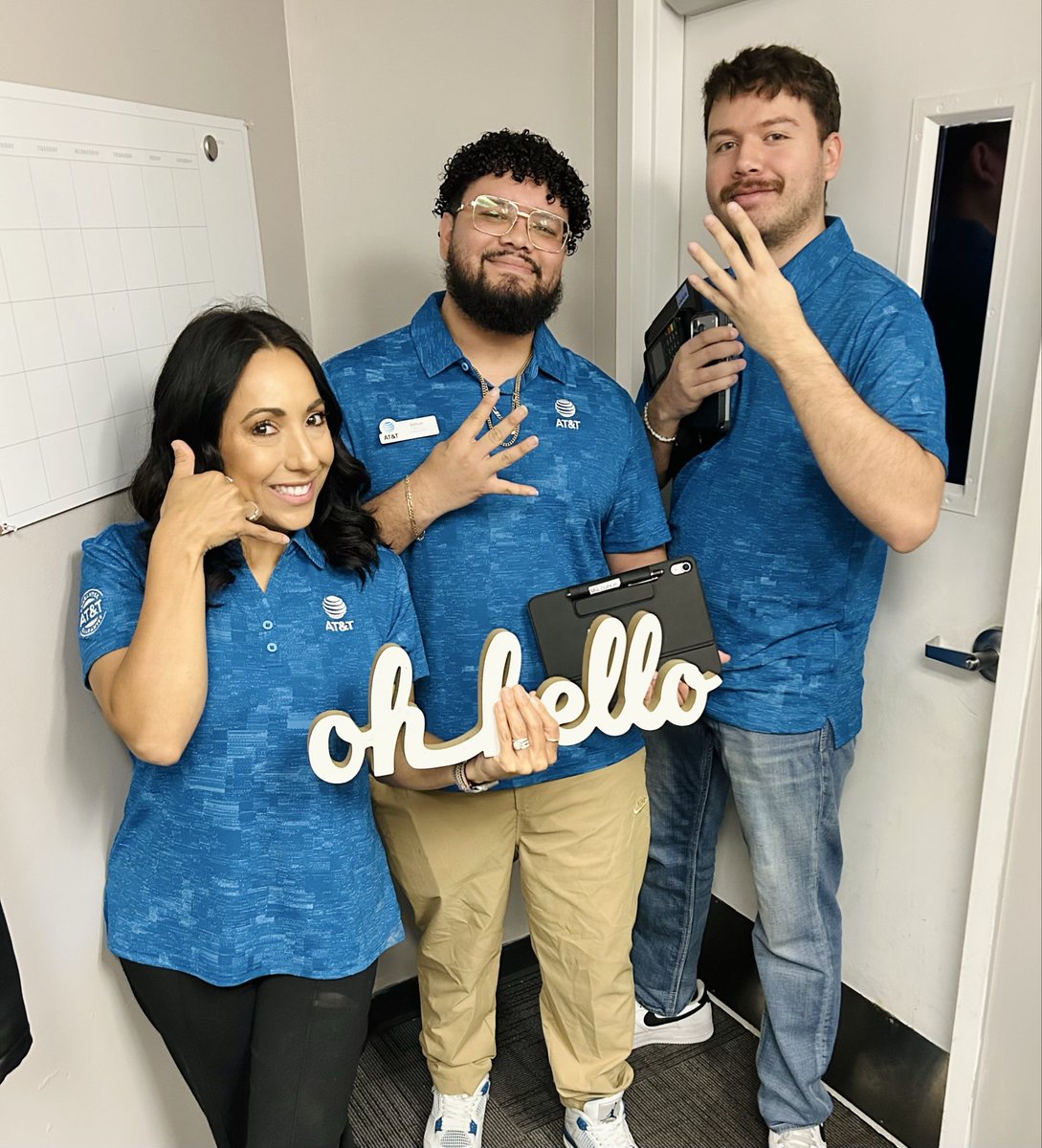 Veemann10's tweet image. Oh Hello Mesquite! I showed  up to visit the store just in time to see the mustangs close an 8 line nugget meal with extra BBQ sauce! .. and accidentally matched the crew! 💙🏆#WolfPack🐺
 @NTX_Market @DeMbluelife