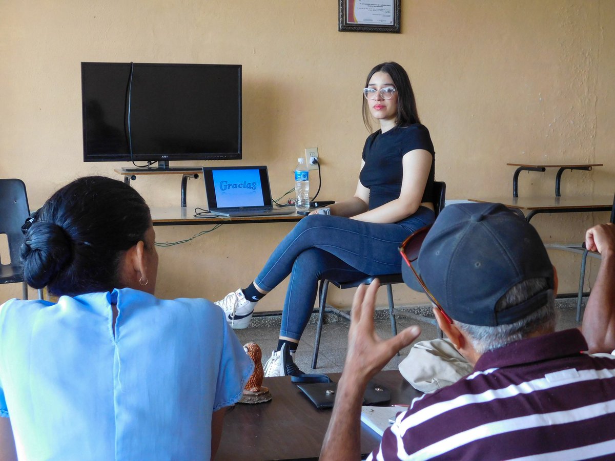 ULTCuba's tweet photo. De manera presencial, y otros de forma virtual, estudiantes de la #FCSH compartieron sus investigaciones, vivencias y análisis críticos durante el Fórum de Historia y el Festival de la Clase de esta facultad. https://t.co/zNpUc4t8bs