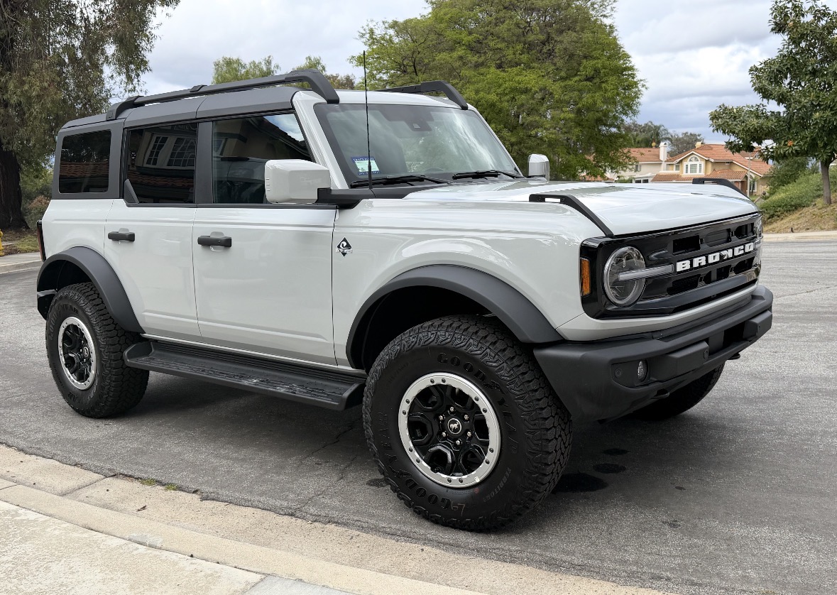 OpenRoadAC's tweet image. 🚙🔥 Congrats to Rob &amp;amp; Courtney on their new 2026 Ford Bronco Outer Banks!

Built for adventure and everyday driving.

Ready for your next ride? DM us—skip the hassle.

#FordBronco #BroncoOuterBanks #SUVLife #CarBuyingMadeEasy 🚗