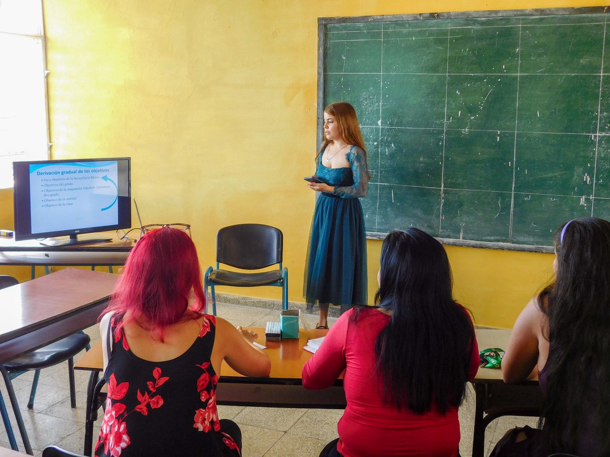 ULTCuba's tweet photo. De manera presencial, y otros de forma virtual, estudiantes de la #FCSH compartieron sus investigaciones, vivencias y análisis críticos durante el Fórum de Historia y el Festival de la Clase de esta facultad. https://t.co/zNpUc4t8bs