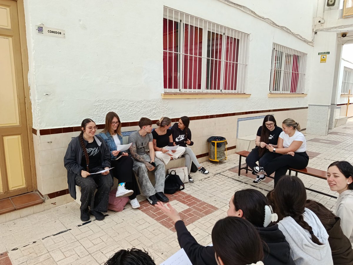 SAFAICET's tweet image. Hoy, debate al aire libre en la asignatura de Filosofía de 1° Bachillerato Sociales. 😃👏🏼👏🏼
#YoConSAFA #FamiliaSAFA #BachilleratoSAFA #VenMiraSienteSAFA #EducamosPersonasCreamosFuturo #ApúntateALaExperienciaSAFAICET 
@fundacionsafa @educsi @JesuitasESP
