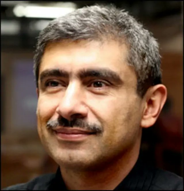 sadragolmakani's tweet image. شنیدن حرف‌های این ناتحلیلگر، علیرضا نامور حقیقی رو به تمامی دوستانی که علاقمند به مسائل ایران هستند توصیه می‌کنم، البته با دو پیش‌فرض مهم!
۱. هر تحلیلی که می‌کنه با تقریب ۹۵ اشتباهه
۲. حرف‌هاش اساسا تحلیل نیستند، بلکه صرفا آرزوهای طیف اصلاحطلب و حسن روحانی‌چی رو به زبون می‌آره.