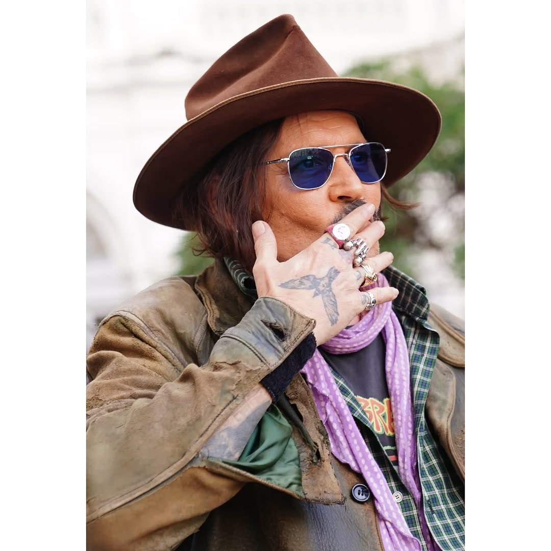 Johnny Depp tweet media