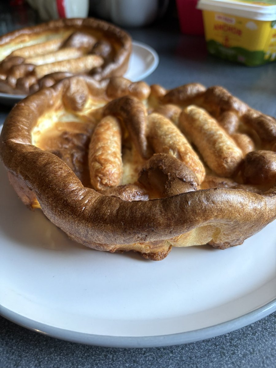 thebakingnanna1's tweet image. Toad in the hole,Jersey royal potato’s and a glug of gravy 🤔what more could you ask for 😍 #comfortfood