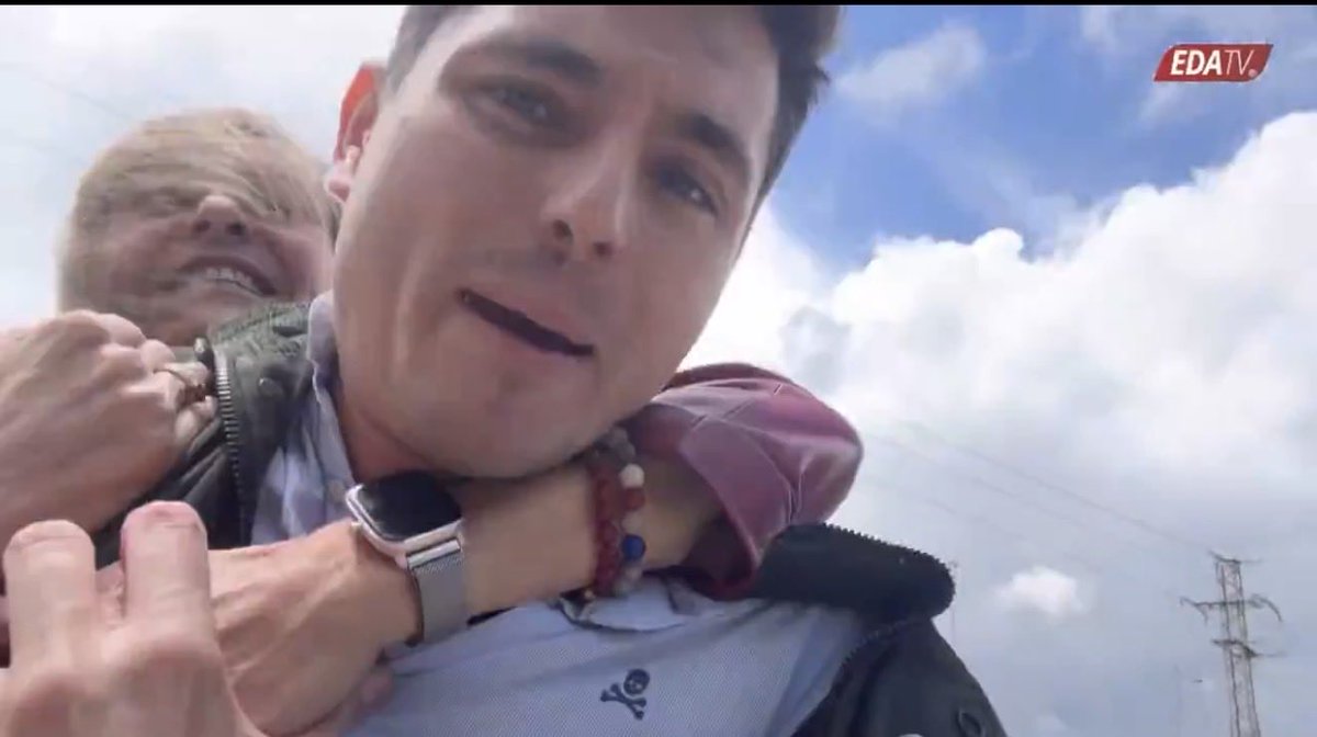 LaVerdaDuel3's tweet image. #ULTIMAHORA La supuesta agresión de @vitoquiles a la mujer del presidente Begoña Gómez.

@SarahPerezSanta préstale el cabestrillo que mañana lo necesita.