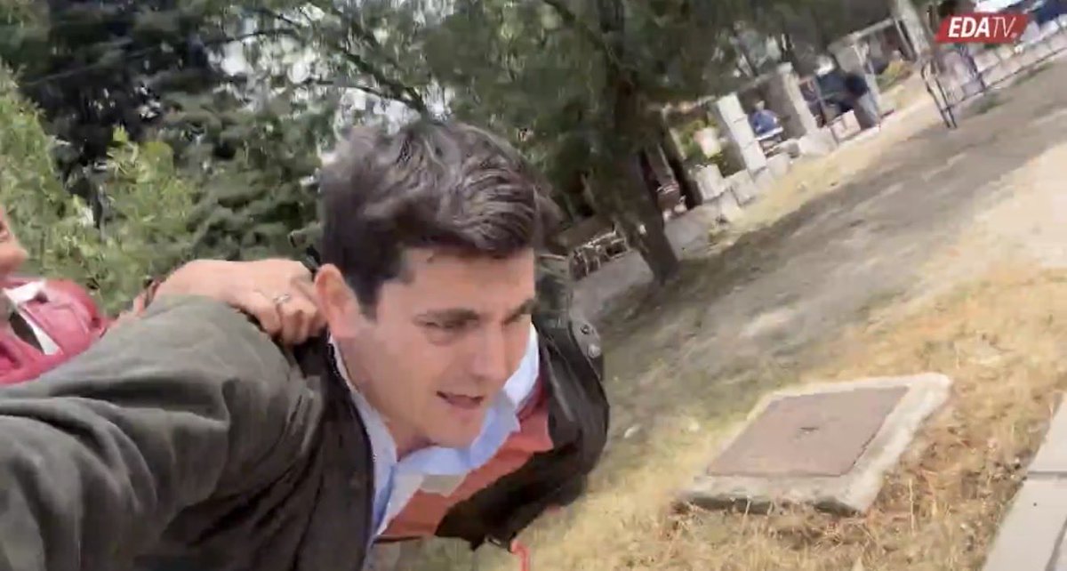 LaVerdaDuel3's tweet image. #ULTIMAHORA La supuesta agresión de @vitoquiles a la mujer del presidente Begoña Gómez.

@SarahPerezSanta préstale el cabestrillo que mañana lo necesita.