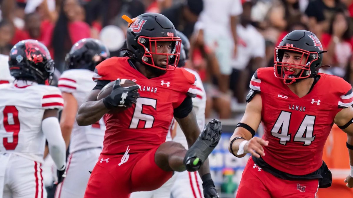 TheeBsmith's tweet photo. #agtg🫶🏾 after a great conversation with @coachmac_22 I am blessed to receive an offer from @LamarFootball 

#PeckEmCards @Ichabod_CMac6 @BUSHHS_FOOTBALL @TFloss32 @247recruiting @GregSmithRivals @MaxPreps @On3 https://t.co/GmpIC1oAxg