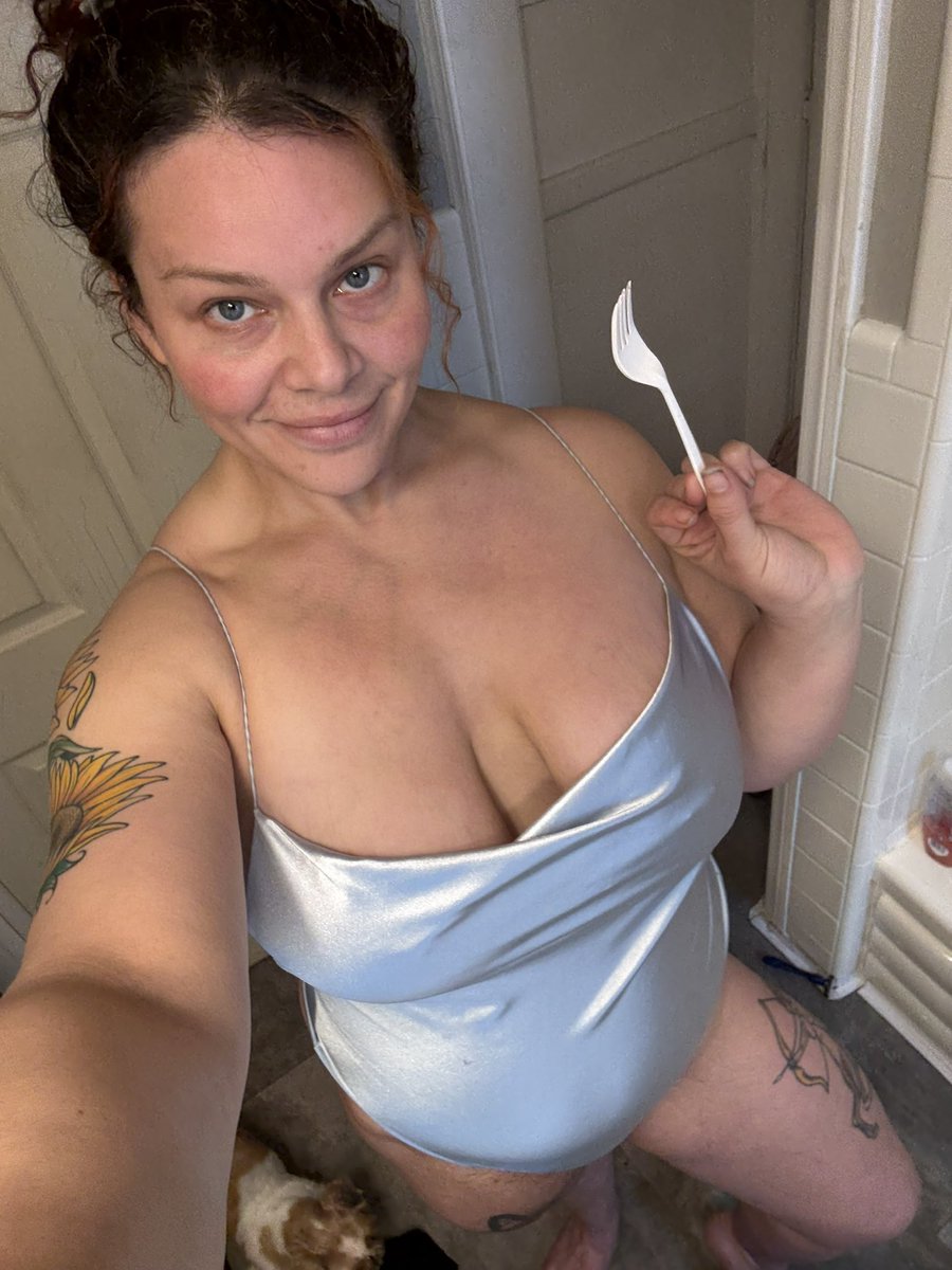 The Muscle Goddess tweet media