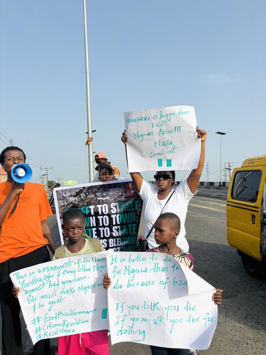 tahir100x's tweet image. 📣enough all of this rubbish distractions, nigeria is in a crazy situation atm! we coming out from tomorrow at all state house! 9ja must be great!🇳🇬🤍 #nofear 
join the greater nigeria telegram group

t.me/greaternigeria