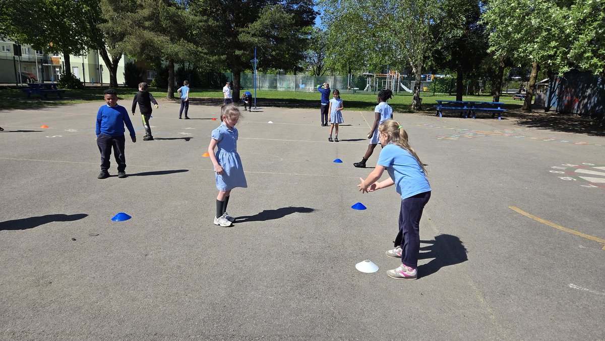 marys_rc's tweet image. Blwyddyn 3 had fun in the sun today improving their tennis skills and showing  great teamwork and enthusiasm.
#skills 
#timefortennis