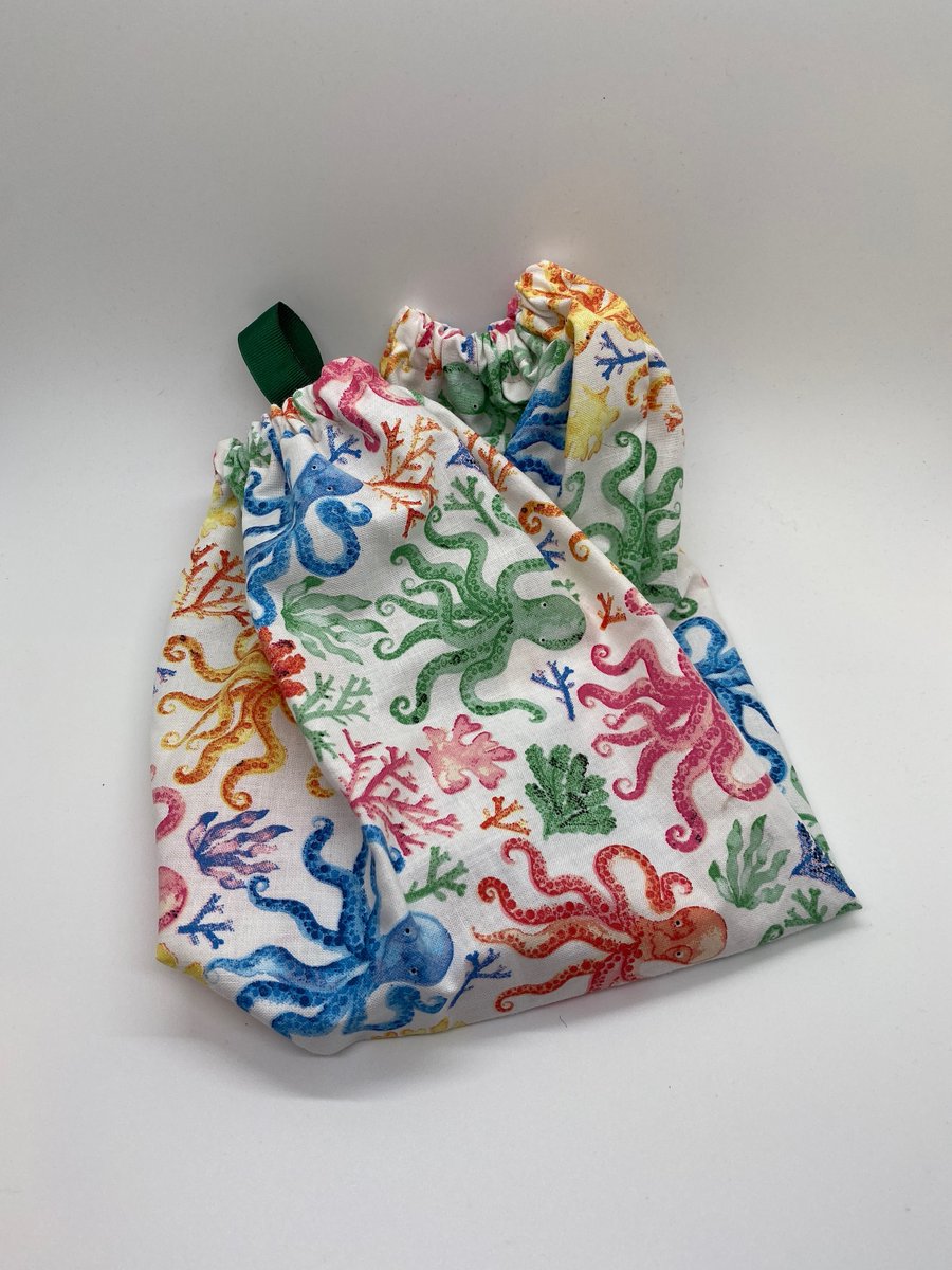 KingdomShop7's tweet image. Grocery bag holder, plastic bag holder, fabric bag dispenser, kitchen organizer, plastic bag dispenser tuppu.net/e6cd6977 #KingdomWorkshop #Handmadegifts #handcrafted #giftsunder10 #Easter #Artisancrafted #GroceryBagHolder