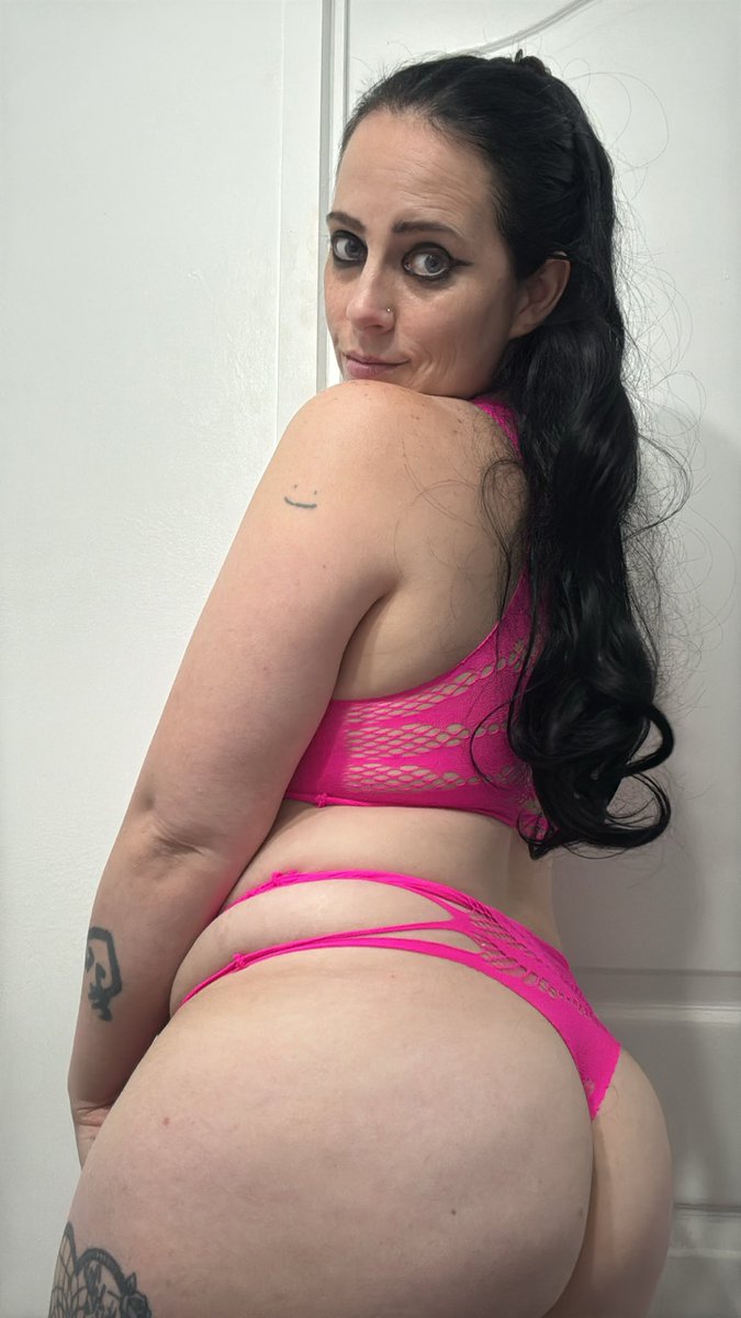 hotmama1992 tweet media