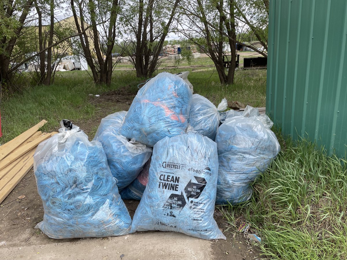 Cleanfarms's tweet image. ⏳ The #GreatTwineRoundUp ends 31 May 2026. Bag &amp;amp; bring your used plastic baler twine to a participating collection site. Snap a photo, and enter for a chance to win a $3,000 cash prize.  Enter: GreatTwineRoundUp.ca
#4HAlberta #GTRU #APRG @YourAlberta @albertabeef