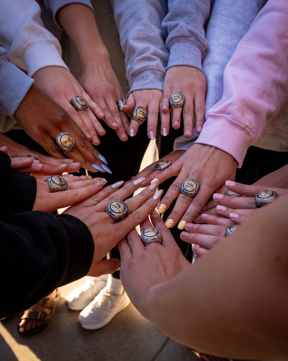 NAUVolleyball's tweet image. I got a really big team, and they need some really big rings 💍💍💍💍💍

#RaiseTheFlag | #BigSkyVB