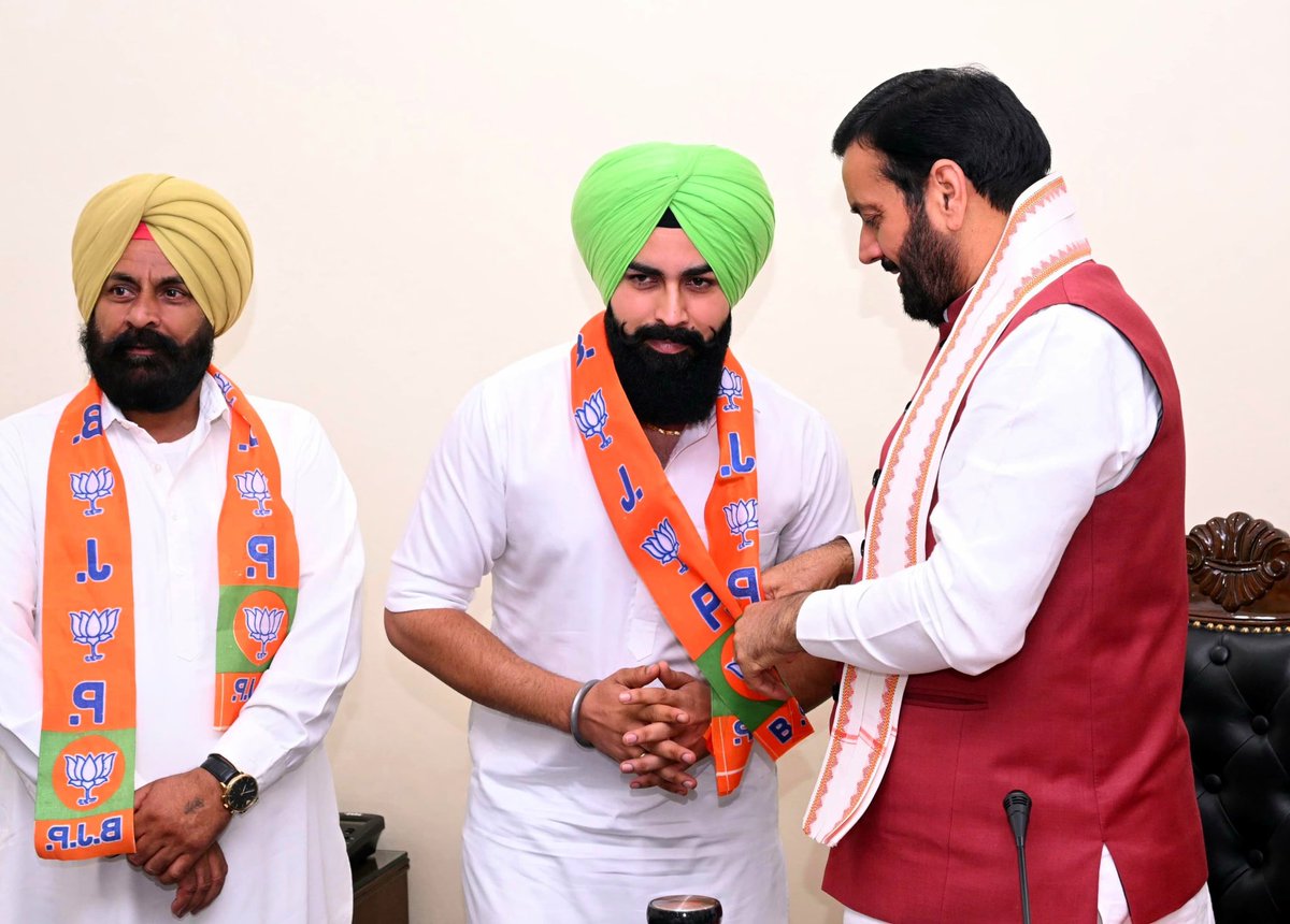 आज चंडीगढ़ स्थित संत कबीर कुटीर (मुख्यमंत्री आवास) में भारतीय जनता पार्टी से जुड़ने वाले पंजाब के विभिन्न क्षेत्रों से आए सभी सम्मानित परिवारजनों का भाजपा परिवार में हृदय से स्वागत एवं अभिनंदन किया।