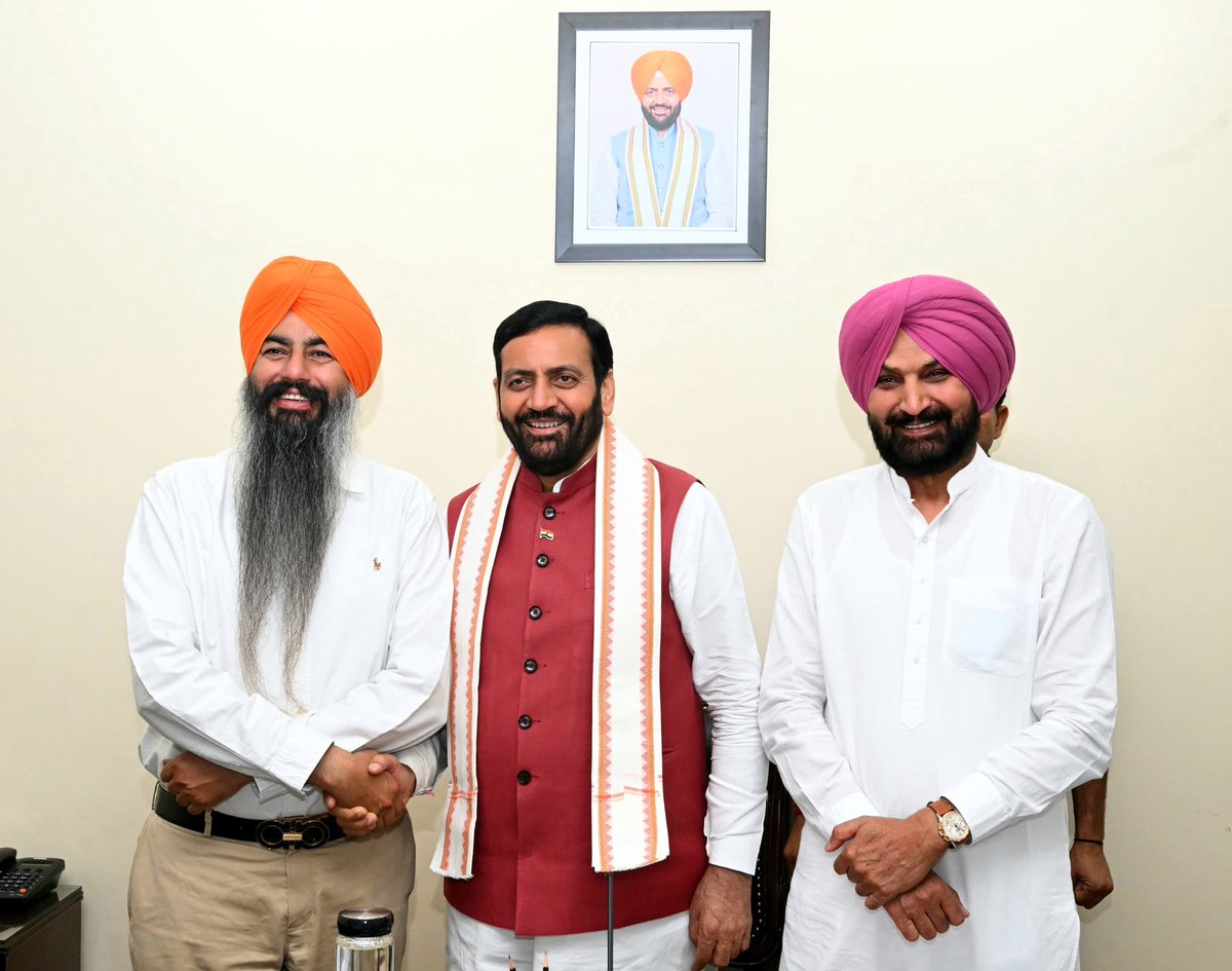 पंजाब की जनता AAP की सरकार से पूरी तरह त्रस्त हो चुकी है और अब परिवर्तन का मन बना चुकी है। यही कारण है कि बड़ी संख्या में लोग भाजपा के साथ जुड़कर विकास, सुशासन और जनहित की नीतियों पर विश्वास व्यक्त कर रहे हैं।