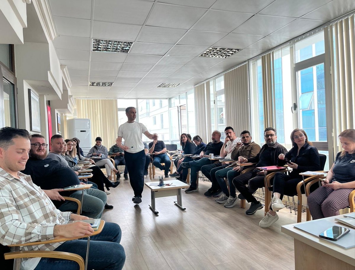 TKDKSamsun's tweet photo. ✍️🎯 Proje Fikri Tasarım Atölyesi
@okakalkinma İnsan Kayn. ve Mali Hizm. Birim Bşk. İbrahim Ethem Şahin tarafından Kurum personelimize yönelik #fikirden #projeye uzanan sürece ilişkin uygulamalı bir program gerçekleştirildi.
İşbirliği için #kalkınma ajansımıza teşekkür ederiz. https://t.co/T5aX7Fs1kl