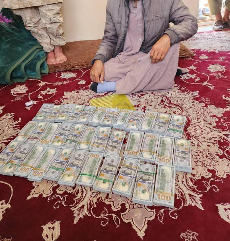 د هرات په اسلام‌کلا بندر کې سرحدي ځواکونو یو تن نیولی، چې غوښتل یې درې لکه او پنځوس زره (۳۵۰,۰۰۰) امریکایي ډالر له هېواده بهر قاچاق کړي.
