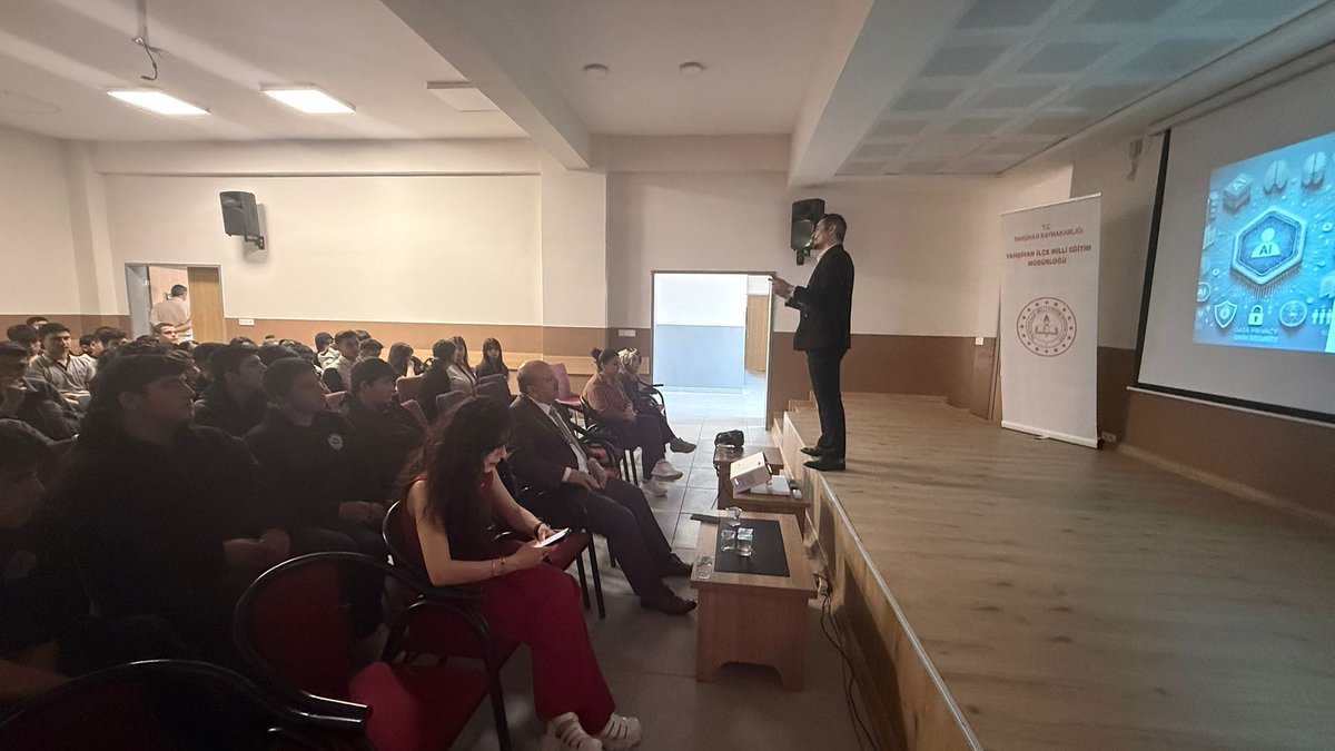 serkansavas_'s tweet image. Kırıkkale Yahşihan İlçe MEM koordinesinde gerçekleştirilen TÜBİTAK Bilim Söyleşileri kapsamında Yahşihan İlçesinde gençlerle buluştuk ve Yapay Zeka üzerine söyleşi gerçekleştirdik. Faydalı olması dileklerimle… #TÜBİTAK #BilimSöyleşileri #YapayZeka #EğitimdeYapayZeka