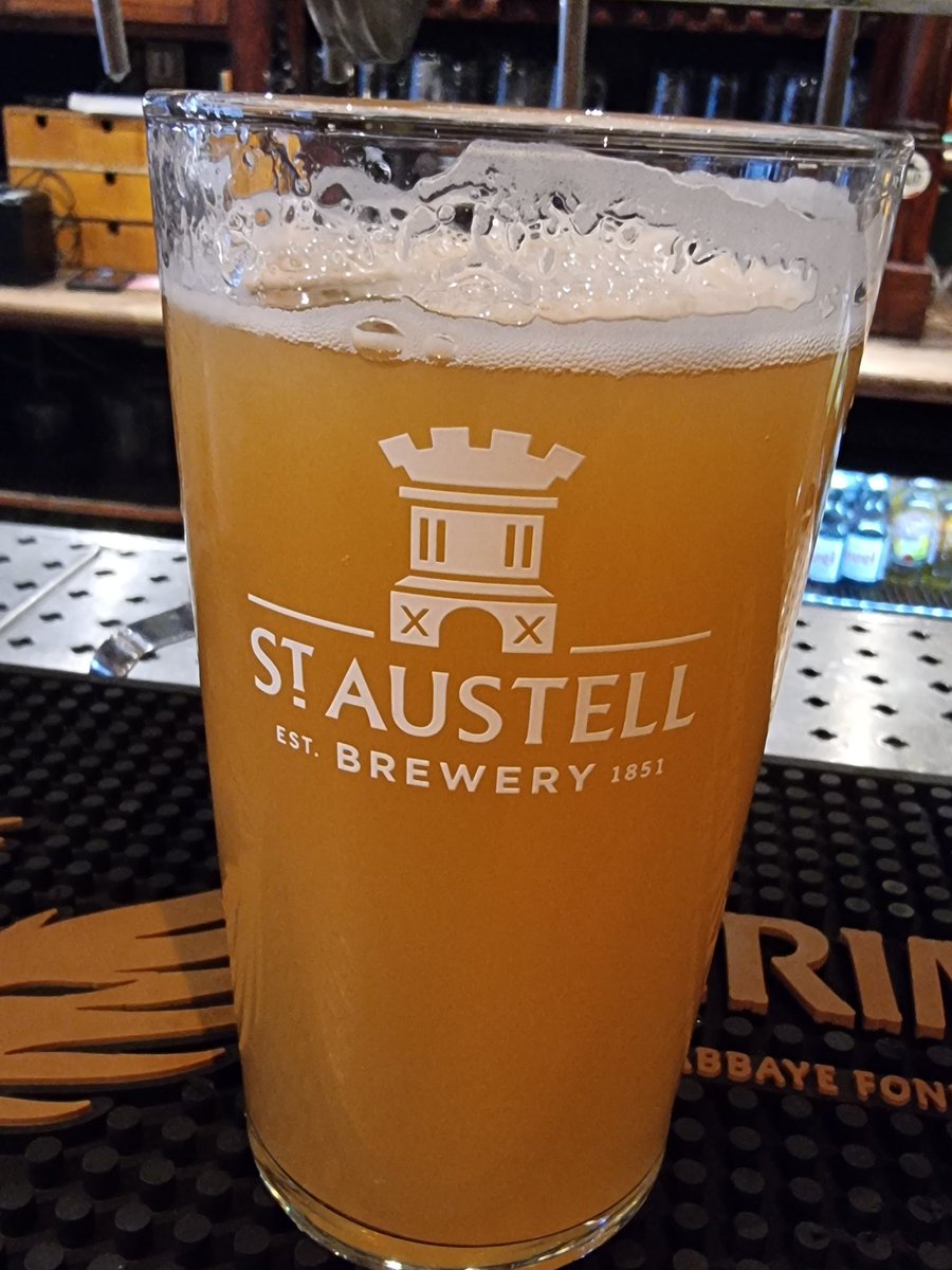 argyledaveo's tweet photo. Things you don't expect to see in Besancon!!! @StAustellBrew @properjobale #properjob https://t.co/yjnE2dxmJs