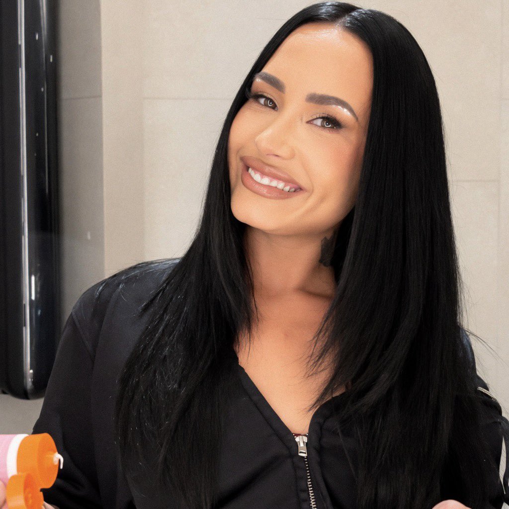 demi loops ❀ tweet media