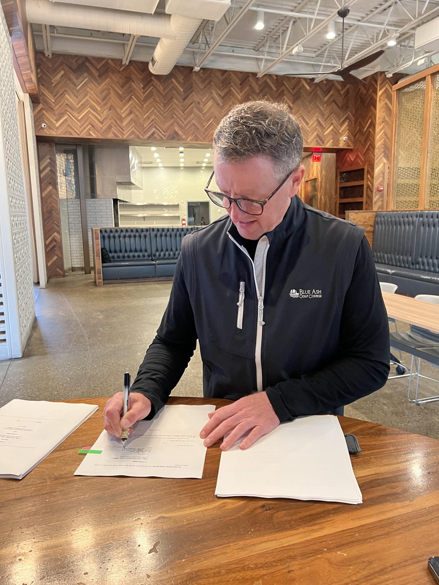 summitblueash's tweet photo. Exciting day at Summit Park! 🎉

Construction is underway for Alcove, and the lease for D’Oro is officially signed.
We can’t wait to see these new spaces come to life! 

More: https://t.co/F6fvHJAwcE https://t.co/djY995wW58