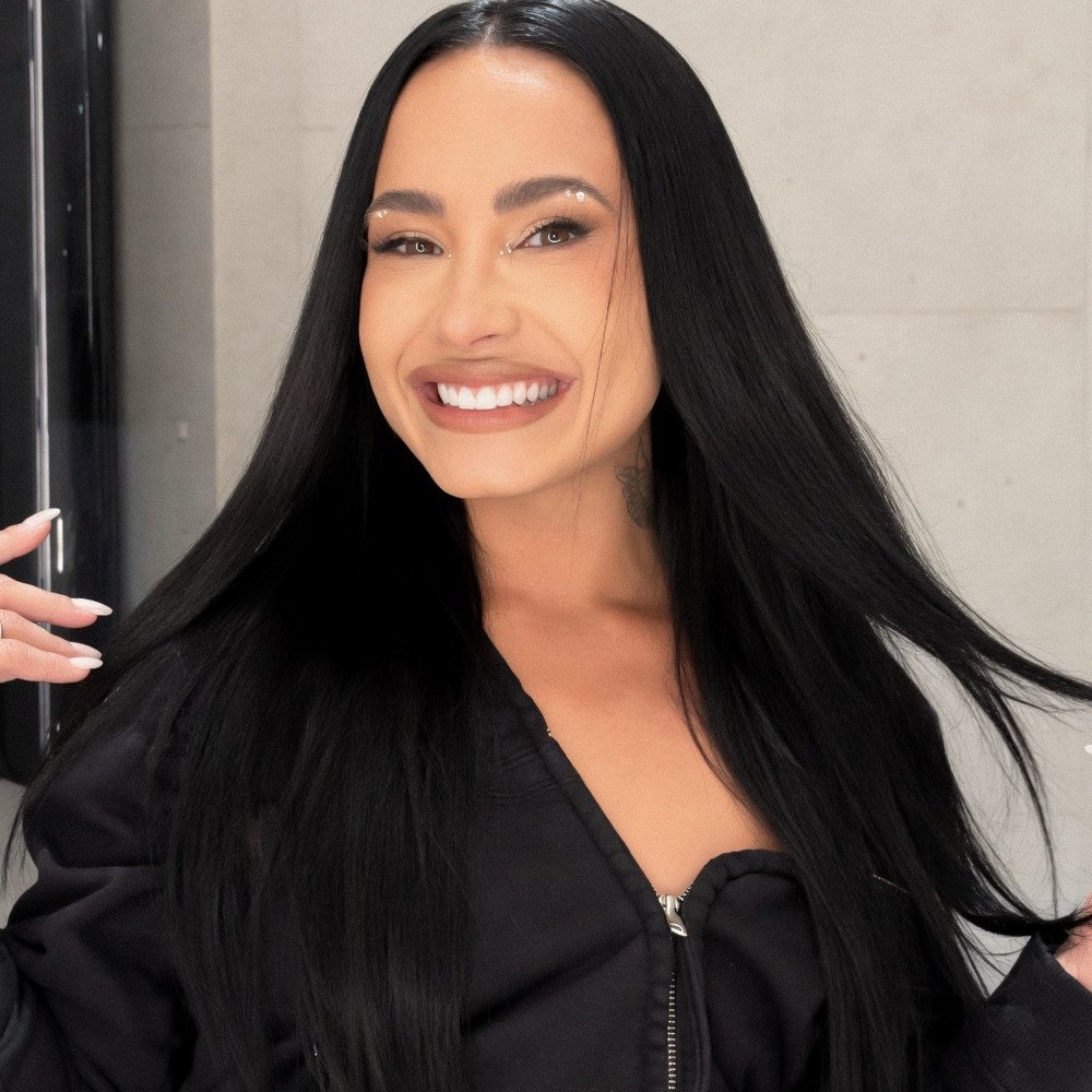 demi loops ❀ tweet media