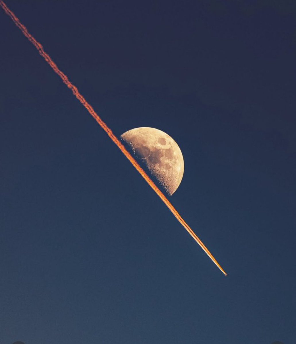 Moon tweet media