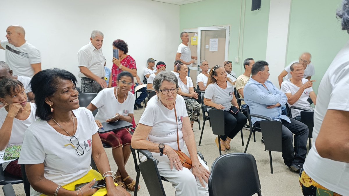 EsacCuba's tweet photo. ¡Orgullo en ESAC! 🇨🇺 Recibimos la condición de Colectivo #VanguardiaNacional por nuestros resultados integrales en 2024. Un reconocimiento al sacrificio y lealtad de nuestros trabajadores. ¡Comprometidos con el desarrollo de la industria! ⚙️💪 #Cuba #IndustriaCubana #ESAC https://t.co/Mp5NkJPOrE
