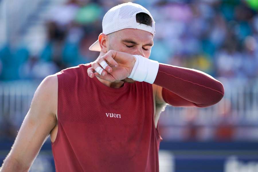 OrbitadelTenis's tweet image. 🤕 ᴏᴛʀᴀ ʙᴀᴊᴀ ᴘᴀʀᴀ #ʀᴏʟᴀɴᴅɢᴀʀʀᴏs 🇫🇷

❌️ La lesión de rodilla que lo hizo abandonar #Barcelona 🇪🇸 no le permitirá a Jack Draper 🇬🇧 disputar el segundo Grand Slam del año

📌 El británico podría salir del Top 100 por esta baja

🎾 #Tenis | #OrbitaDelTenis