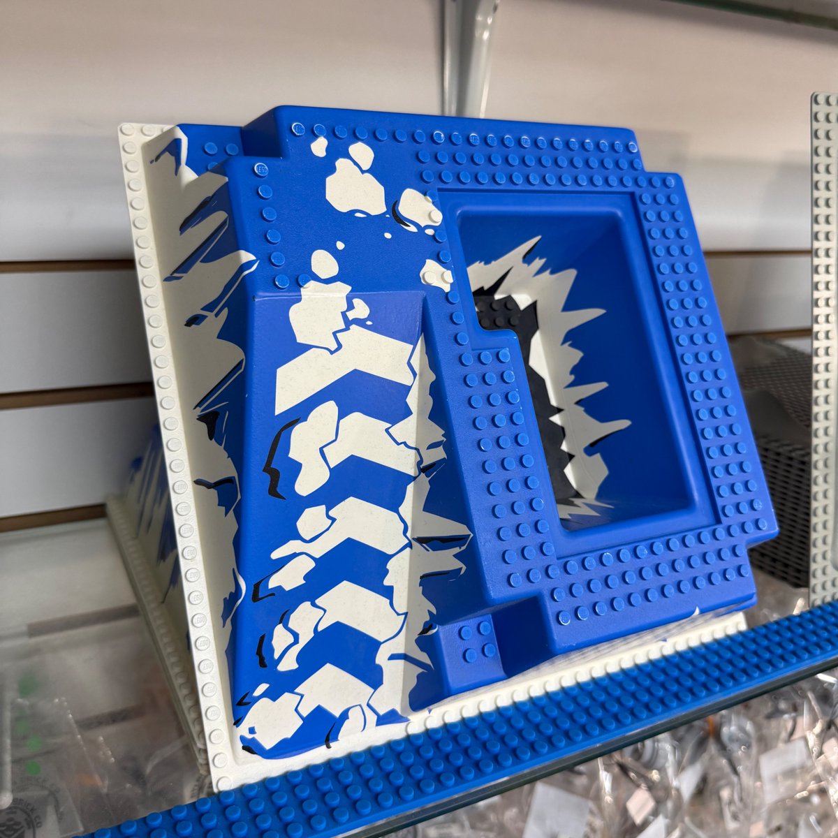 atlantabrickco's tweet image. Check out some of the unique baseplates we currently have! We have a variety of raised and classic baseplates available! 🙌

From castle to classic space and all themes in between - you can shop them all in store and online at ATLbrick.com!

#baseplates #classic #afol
